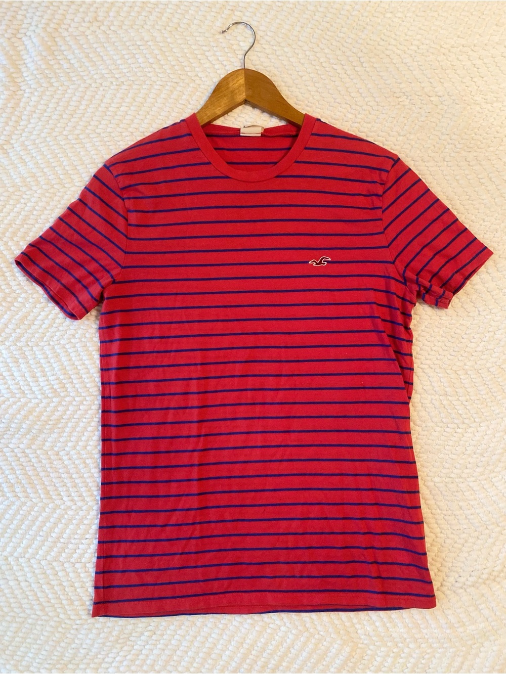 Hollister Men’s Red & Navy Striped T-Shirt Size Small